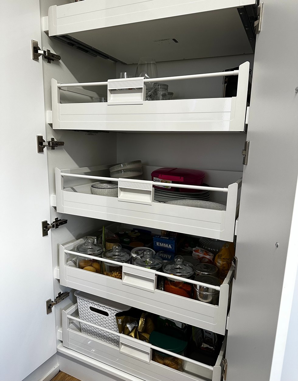 Pantry with Neat internal drawers