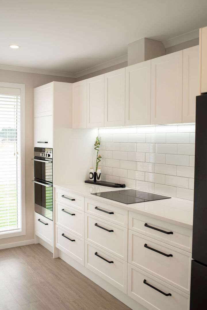 White shaker style kitchen