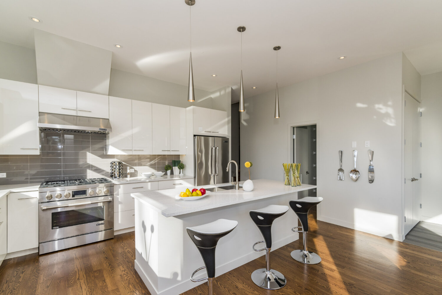 modern house kitchen with minimalist kitchen design