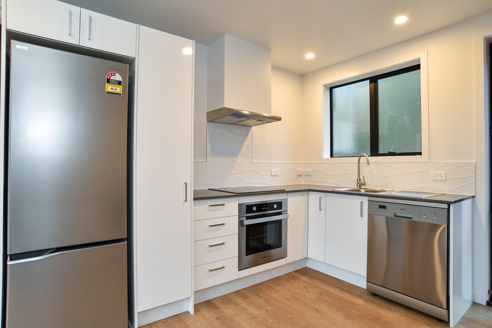 compact-and-space-saving-minimalist-kitchen-cabinet